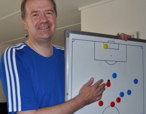John Holm Andreasen underviser hvert år DBU Københavns kommende dommere i fodboldlovens paragraffer. 