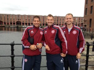 Jeff (i midten) er en af de dommere som skal på Talentdommerkursus 3. Her bliver han genforenet med Esad Deronjic (tv) og Anders Henriksen (th), som Jeff var i Liverpool med i efteråret.